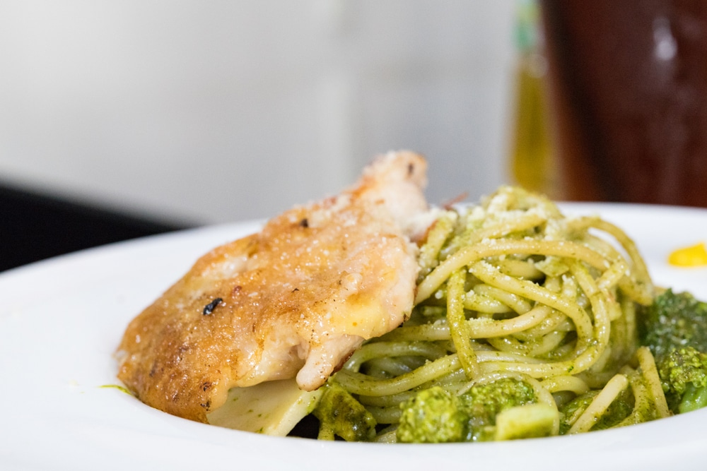 Chicken Leg With Green Sauce And Pasta Delicious Italian Pasta